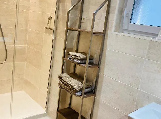 Avec Cheminée Et Extérieur