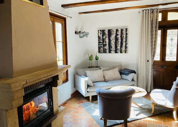 Avec Cheminée Et Extérieur La Neuville-aux-Bois